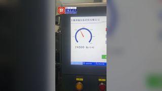 Mesin pelabelan perekat meleleh panas berkapasitas 4.000 BPH untuk lini produksi minuman teh 900 ml