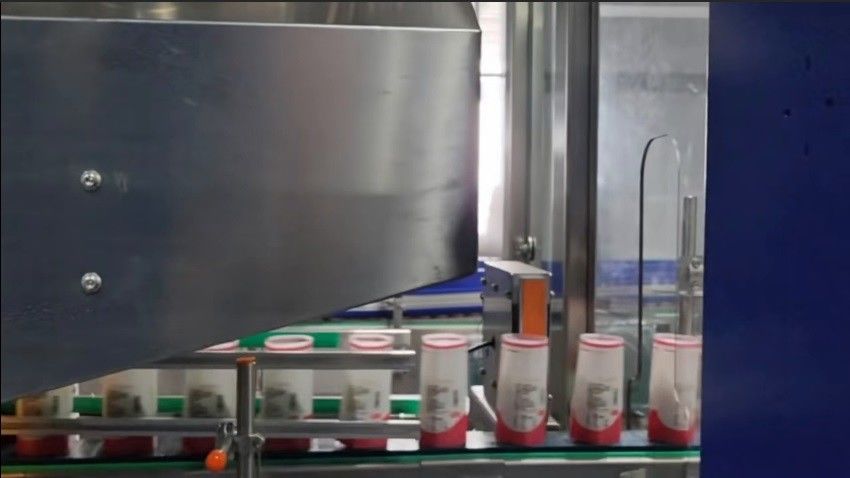 26000BPH High-speed Sleeving Labeler For Dairy Product Production Line Customer Site