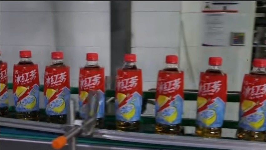 36000BPH High-speed Bottle Sleeve Machine For 500ml Bottled Iced Black Tea Beverage Production Line At The Customer Site