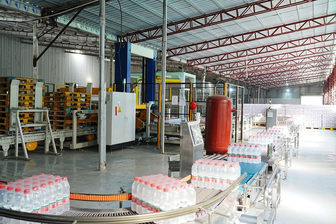 Case Conveyor System Carton Conveyor System Box Conveyor System For 24000BPH Bottled Water Production Line