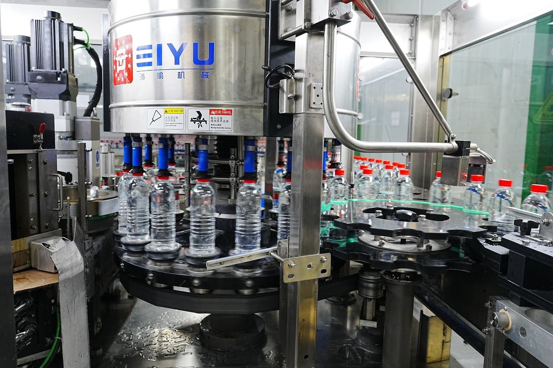 Hot Glue Labeler OPP BOPP Film Hot Melt Glue Labeling Machine For 24000BPH Bottled Water Production Line