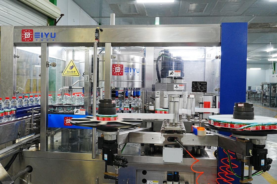 Hot Glue Labeler OPP BOPP Film Hot Melt Glue Labeling Machine For 24000BPH Bottled Water Production Line