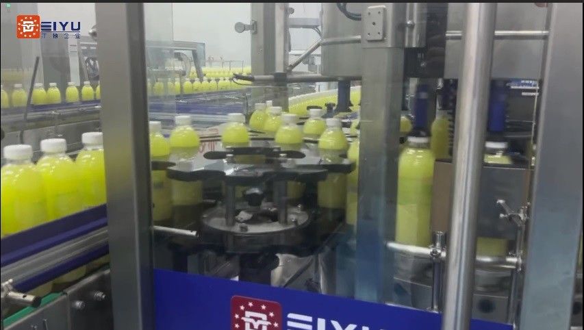 OPP Hot Melt Labeller OPP Hot Melt Labeling Machine For PET Bottle Juice Production Line