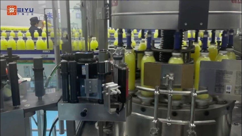 OPP Hot Melt Labeller OPP Hot Melt Labeling Machine For PET Bottle Juice Production Line