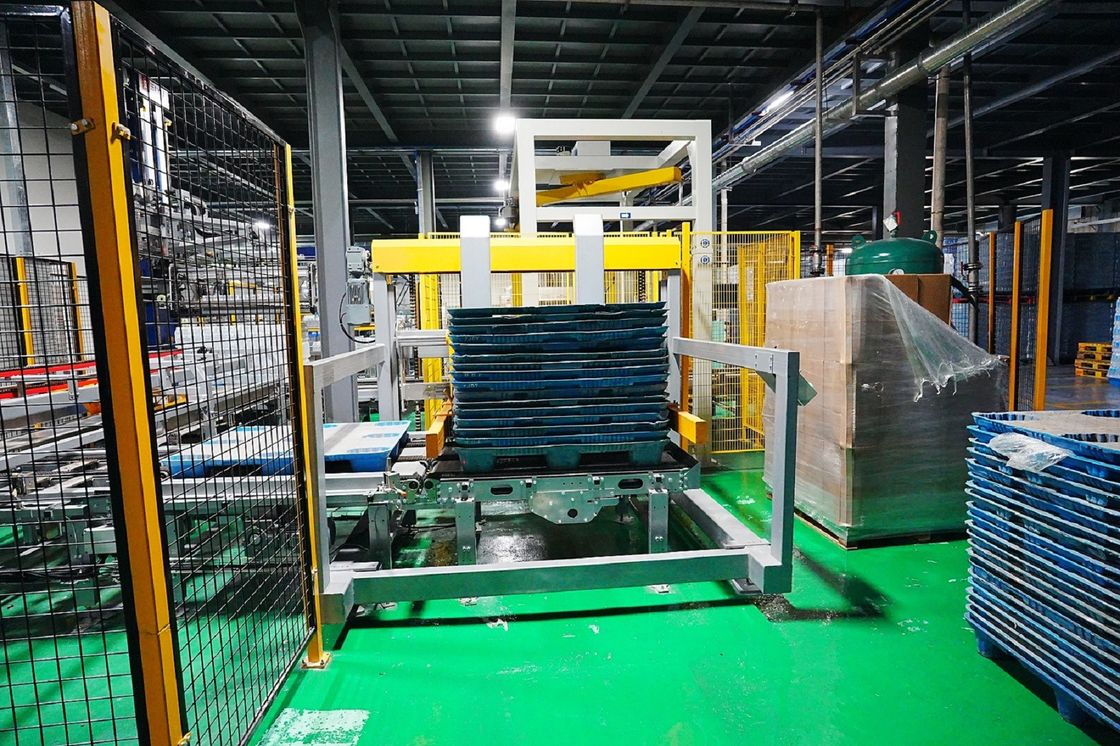 Marshalling Station And Single Column Palletizer For 48000BPH Bottled Water Production Line