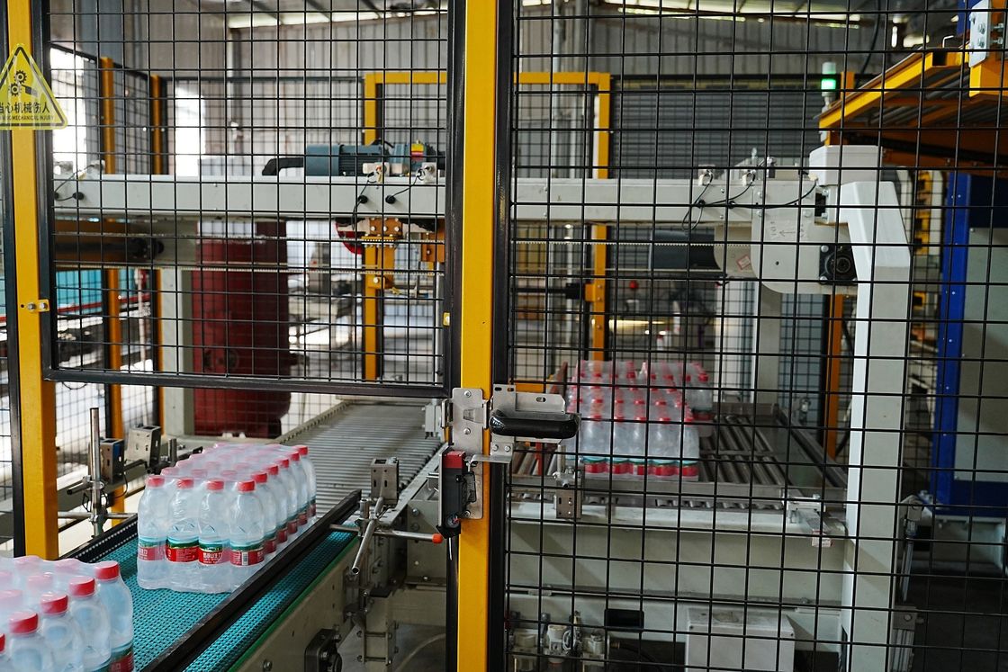 Single Lane Gantry Palletizer Gantry Palletizing System For 24000BPH Bottled Water Production Line