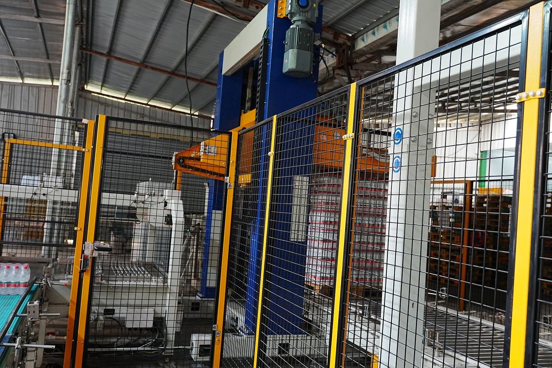 Single Lane Gantry Palletizer Gantry Palletizing System For 24000BPH Bottled Water Production Line