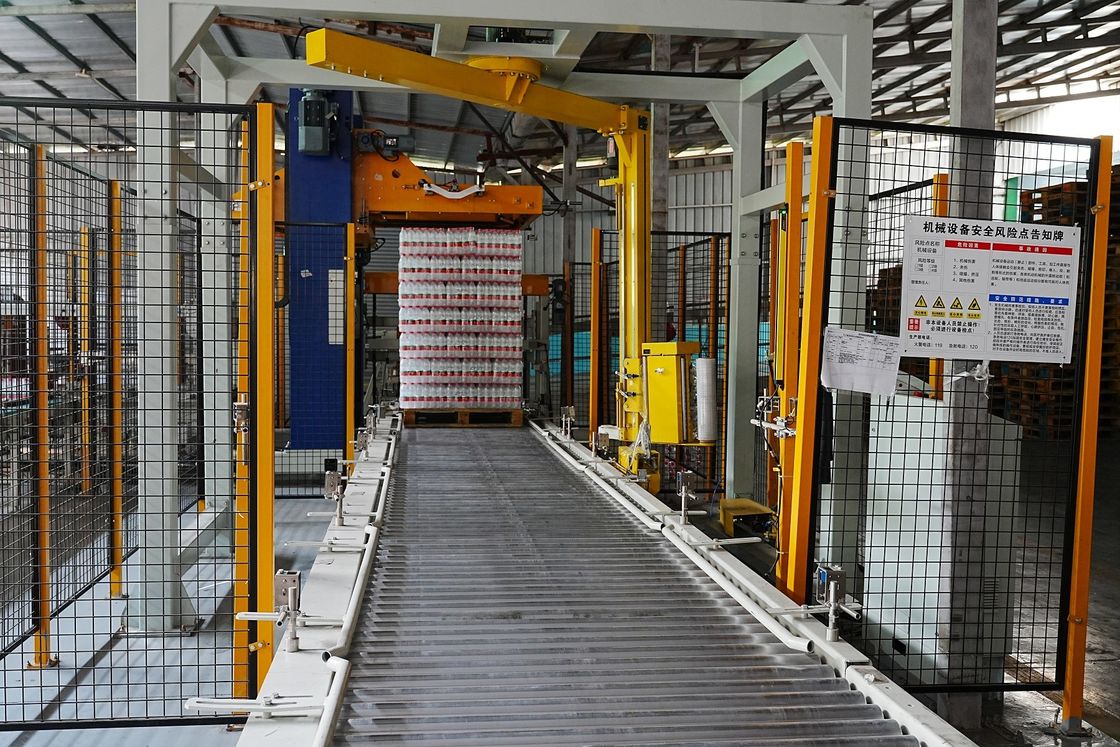 Single Lane Gantry Palletizer Gantry Palletizing System For 24000BPH Bottled Water Production Line