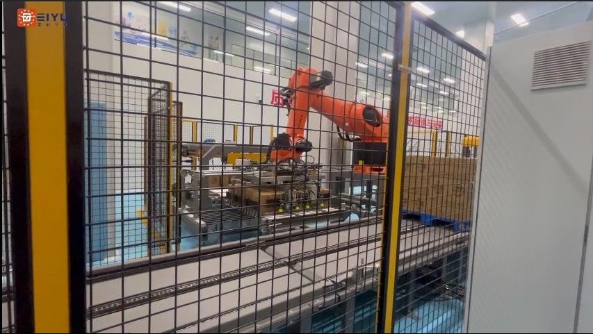 Robotic Palletizing System Robotic Palletizer Multi-axls Industry Robot For PET Bottled Juice Soft Drink Production Line