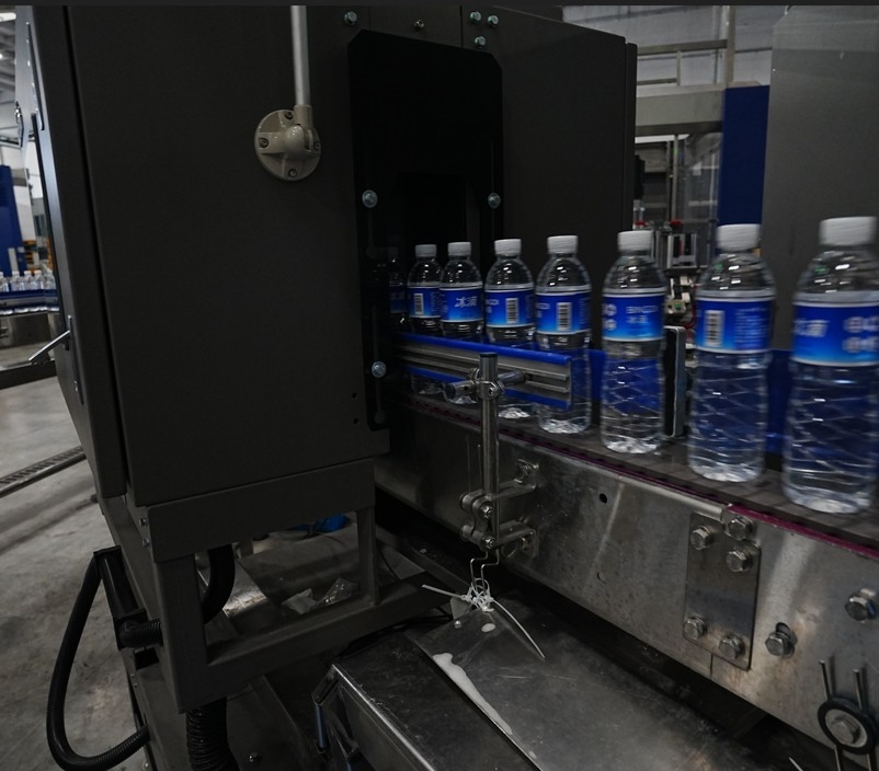 Label Position Accuracy Checker For 42,000BPH Bottled water production line