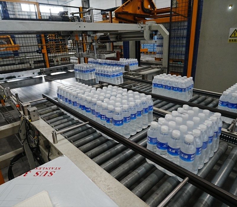 Double-Lane Gantry Robot Palletizer For 42,000 BPH Bottled Water Production Line