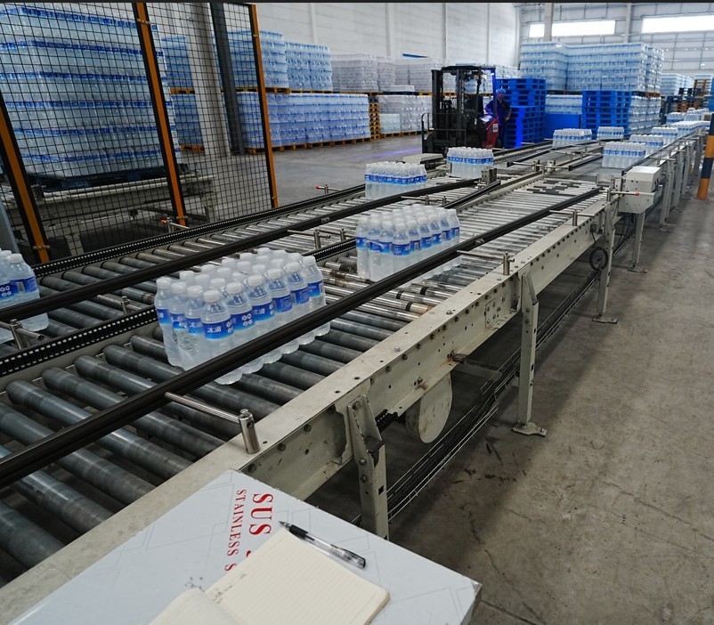 Beverage Palletizing System For 42,000 BPH Bottled Water Production Line Efficient