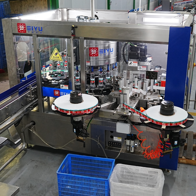 24000BPH Hot Melt Glue Labeler Machine Adhesive Labeling Machine With Multi Roll Feeding System