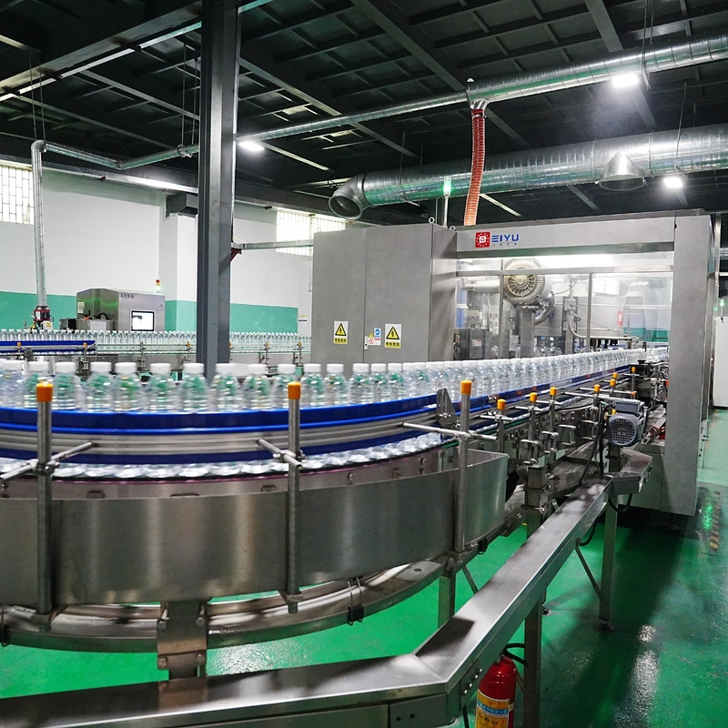 36000BPH Etiquetador de pegamento caliente Máquina de etiquetado autoadhesivo para la línea de producción de agua embotellada