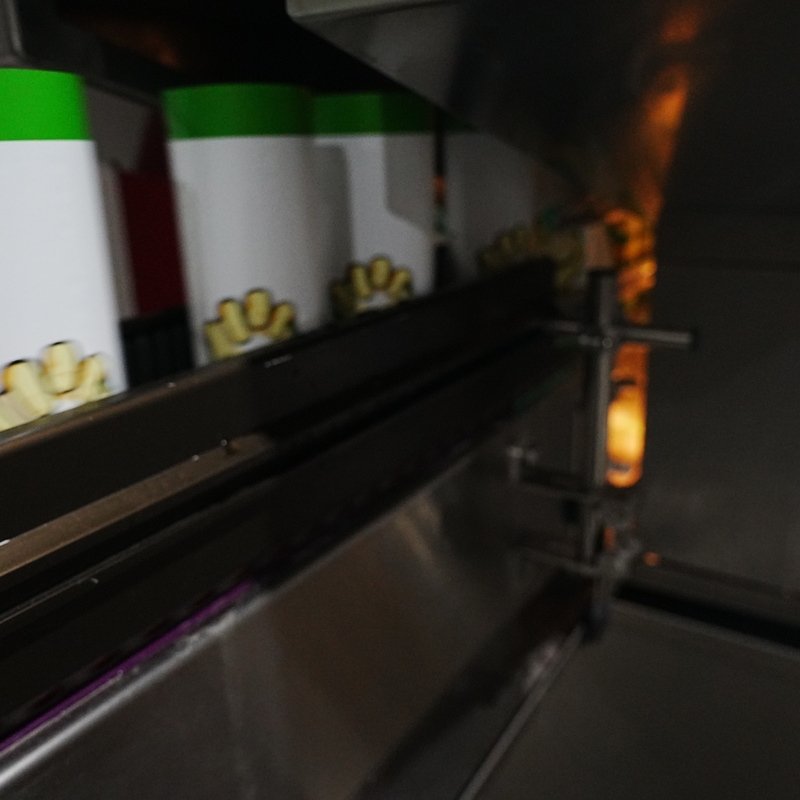 High-speed Fully Automatic Shrink Sleeve Label Labeling Machine For Orange Juice Beverage Production Line Customer Site