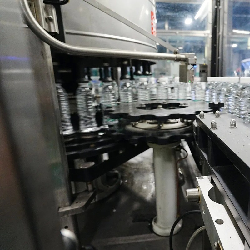 28,000 Bph Full Automatic Bottled Water Packaging Line for 100-2000ml Containers with 6000-72000bph Capacity