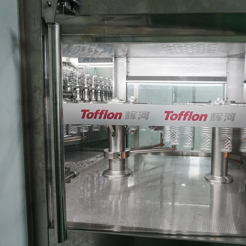 10,000 Bph PET PE Bottle Filling Line with Gravity Filling for Bottled Water Production