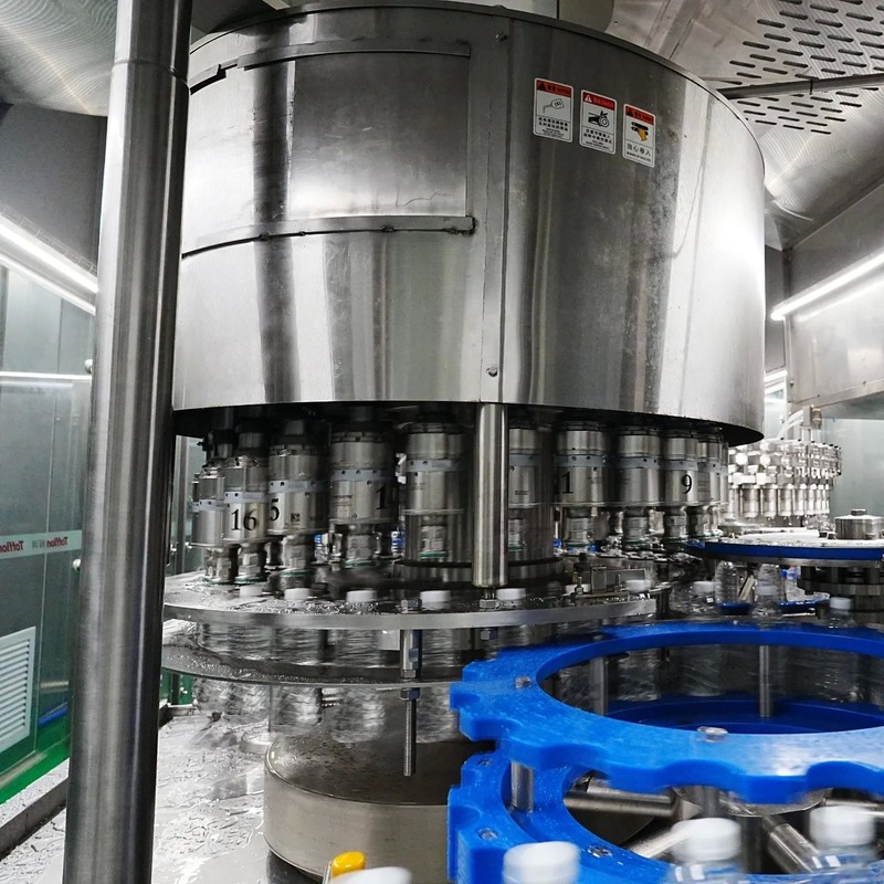 Customized Electric Driven Gravity Filling Bottled Water Production Line for Efficient Water Packaging