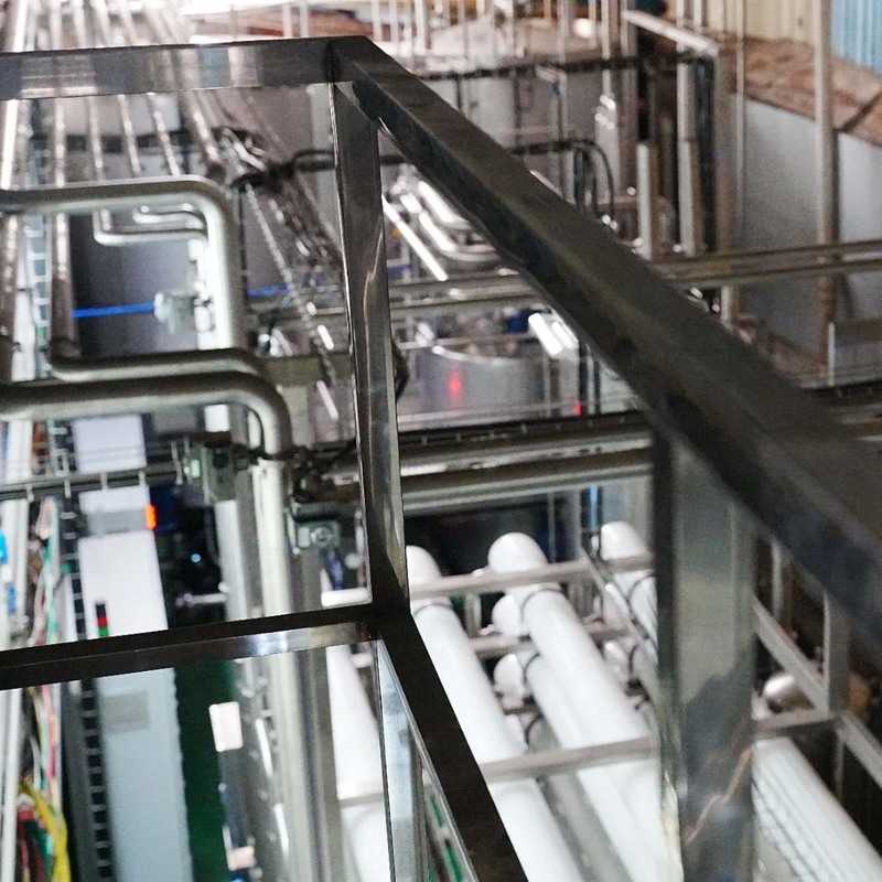 Customized Electric Driven Gravity Filling Bottled Water Production Line for Efficient Water Packaging