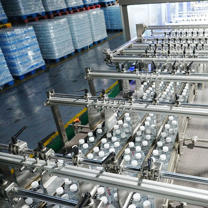 16,000 Bph Full Automatic Mineral Water End of Line with Hot Melt Adhesive Labeling for Plastic Glass Metal Bottles 338ml to 1.35L