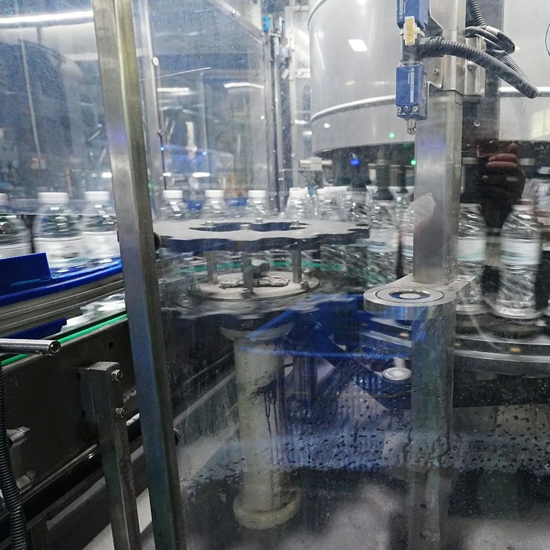 22,000 BPH Full Automatic Bottled Water Production Line with Mildew Proof Packaging for Plastic Glass Metal Containers