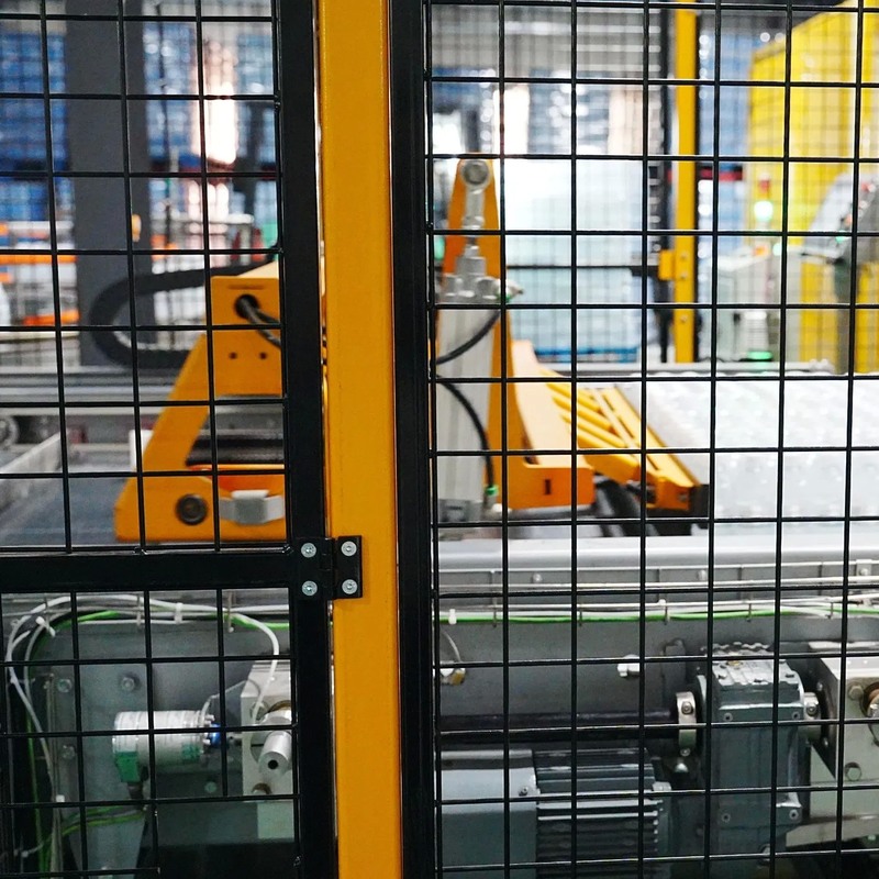 24000bph Full Automatic Mineral Water Packaging Line with Secondary Packaging System and Hot Melt Adhesive Labeling