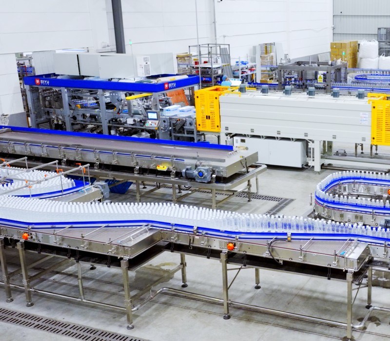 Ligne de production d'eau en bouteille PET entièrement automatique 32000bph avec capacité de 100-2000ml et débit de 6000-72000bph