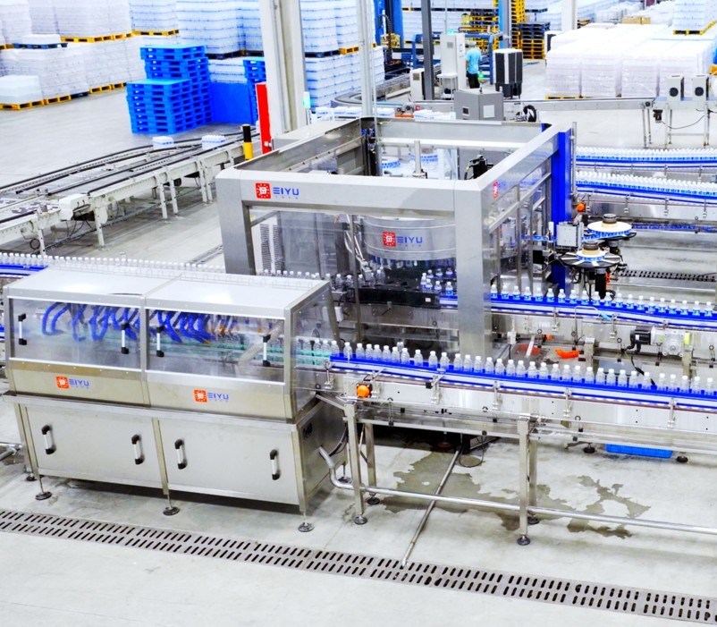 Ligne de production d'eau en bouteille PET entièrement automatique 32000bph avec capacité de 100-2000ml et débit de 6000-72000bph