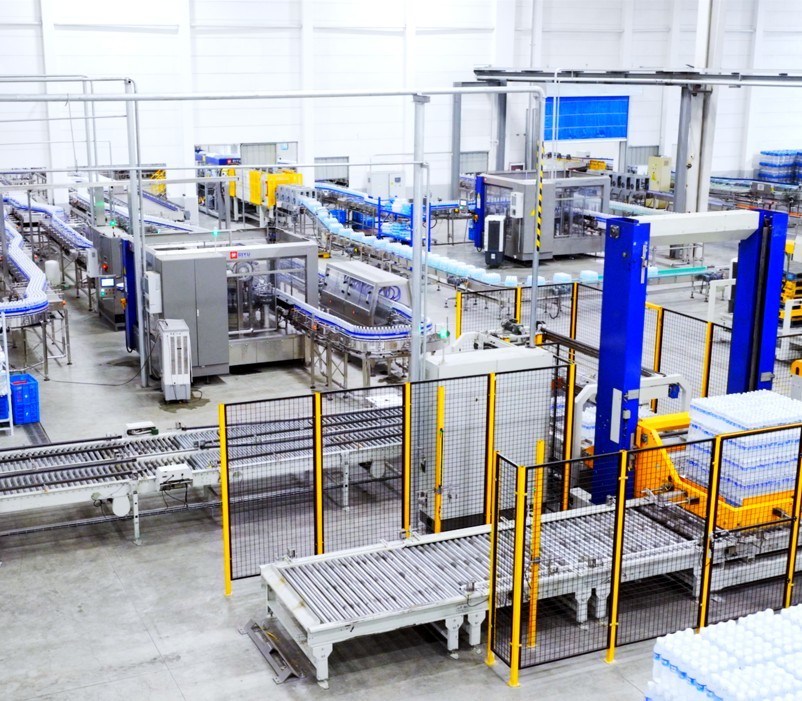 Ligne de production d'eau en bouteille PET entièrement automatique 32000bph avec capacité de 100-2000ml et débit de 6000-72000bph