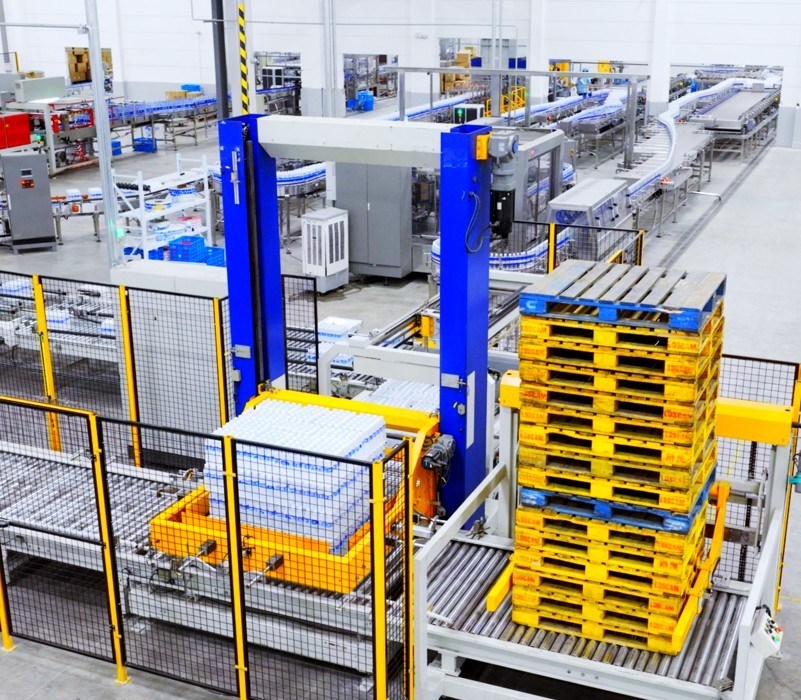 Ligne de production d'eau en bouteille PET entièrement automatique 32000bph avec capacité de 100-2000ml et débit de 6000-72000bph