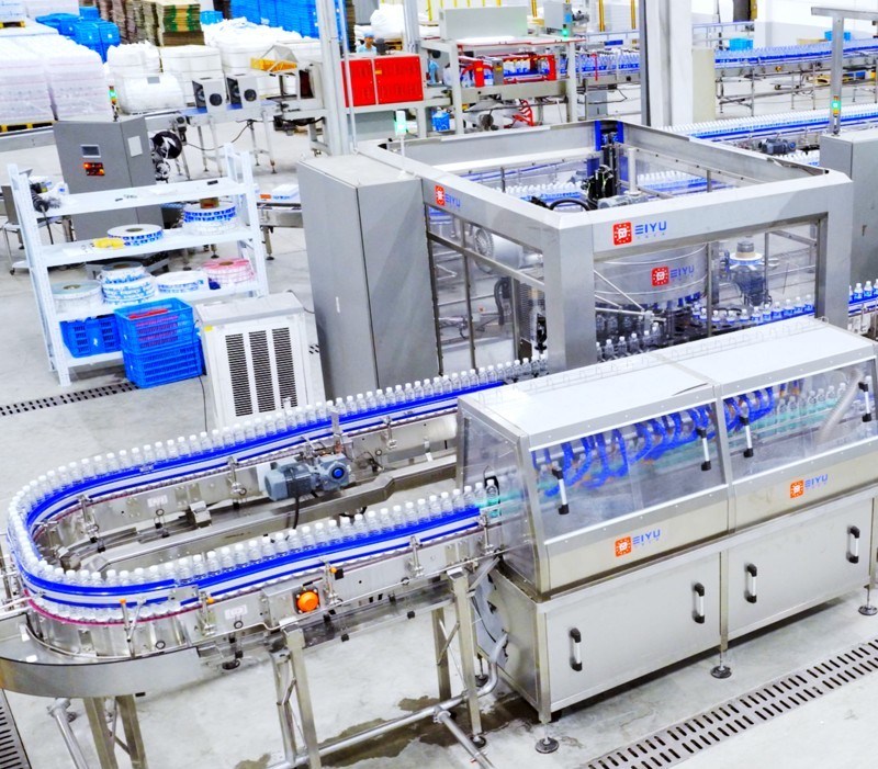 Ligne de production d'eau en bouteille PET entièrement automatique 32000bph avec capacité de 100-2000ml et débit de 6000-72000bph