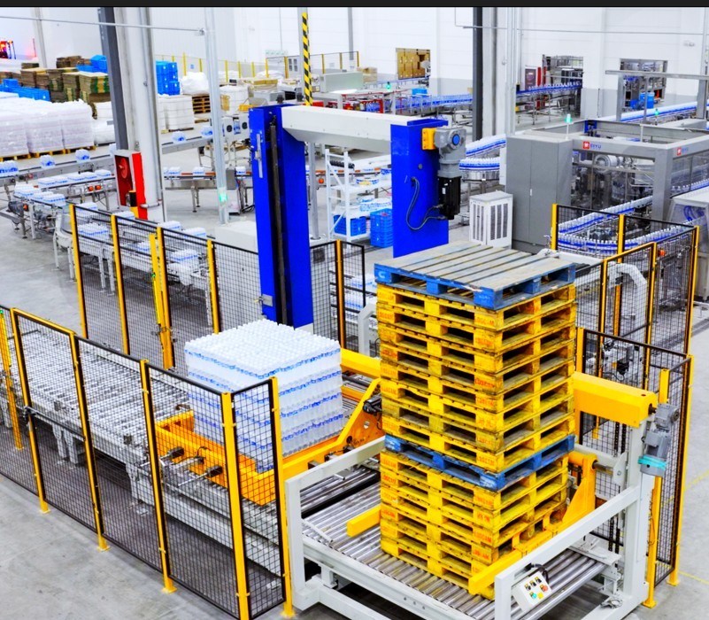 Ligne de production d'eau en bouteille PET entièrement automatique 32000bph avec capacité de 100-2000ml et débit de 6000-72000bph