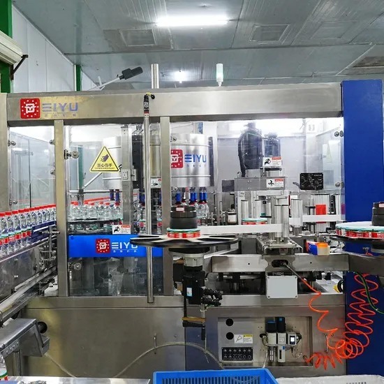 गोल बोतल और पालतू बोतल के लिए 24000 बोतलों प्रति घंटे की क्षमता के साथ इलेक्ट्रिक ओपीपी लेबलिंग मशीन