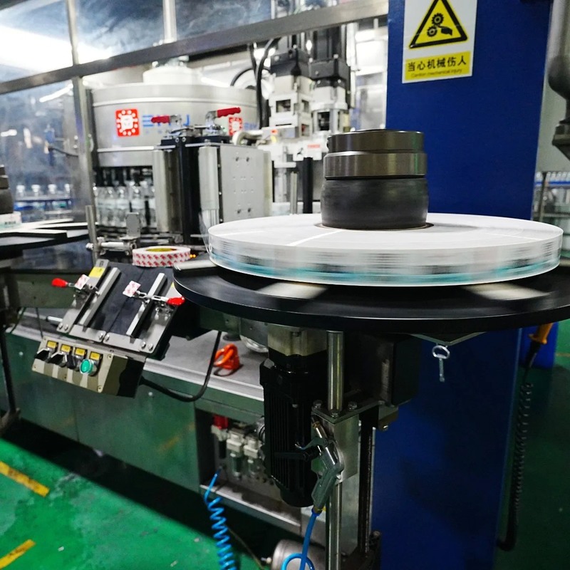 Modular Self-Labeling Self-Testing Hot Melt Glue Labeler for High-Speed Bottle Labeling