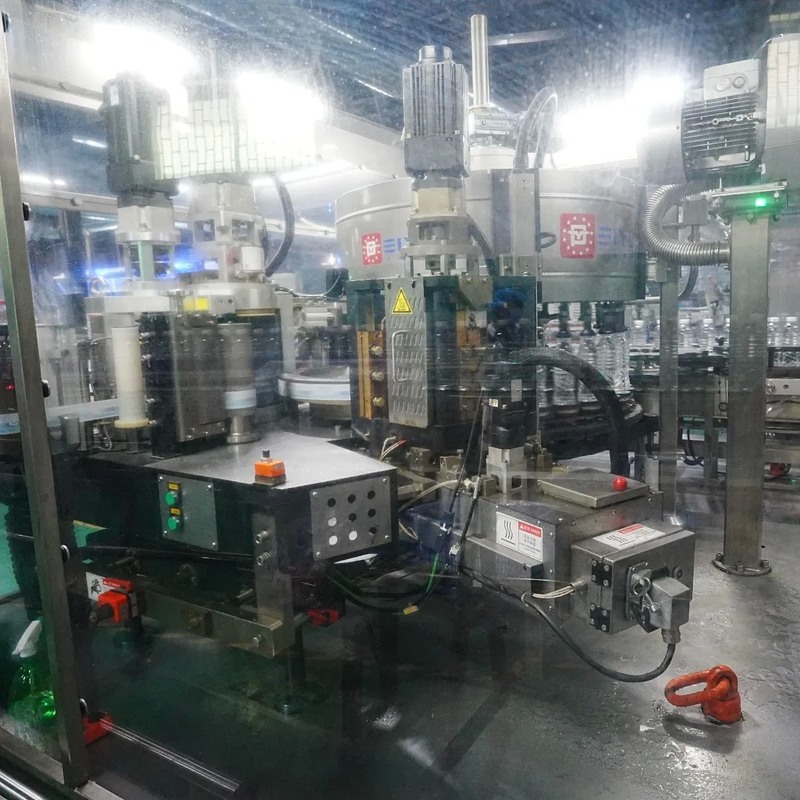 Customized Hot Melt Glue Labeler with 380V 50Hz Power and 500-10000kg/Day Capacity for 100g-3kg Containers