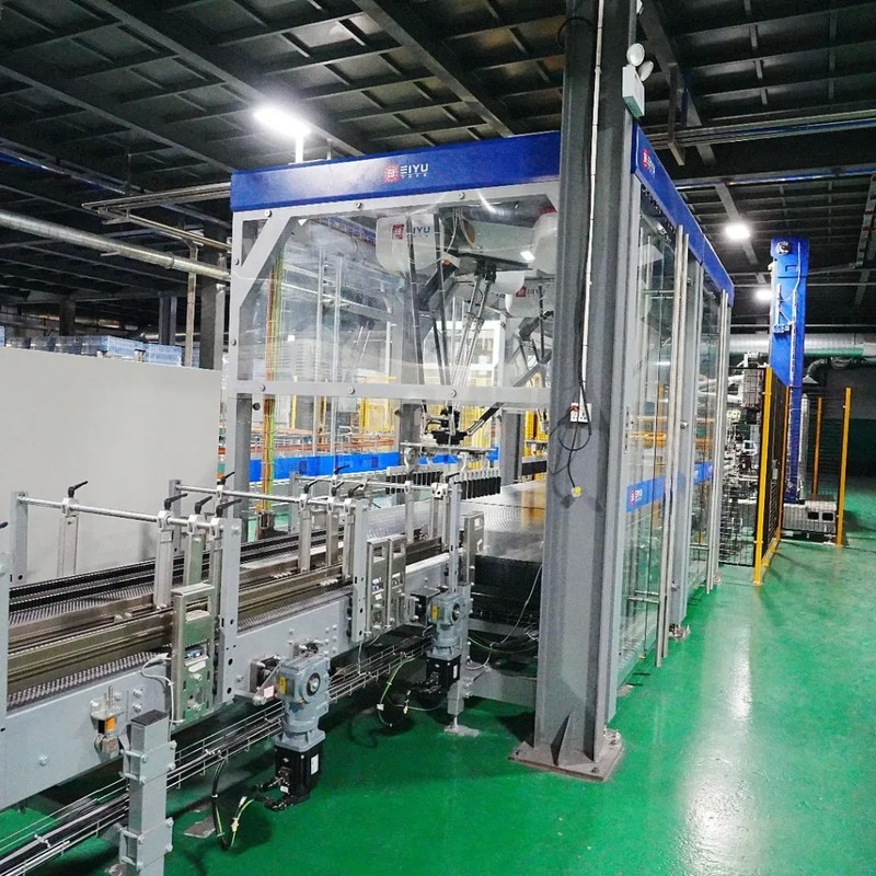 Automatic Hot Melt Glue Labeling Machine with 3300*3600*2500 mm Dimension for D.50-104mm H 140-325mm Containers and 38kw Power