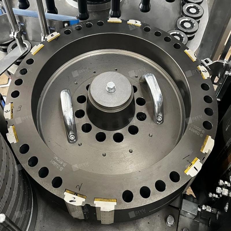 Automatic Hot Melt Glue Labeling Machine with 3300*3600*2500 mm Dimension for D.50-104mm H 140-325mm Containers and 38kw Power