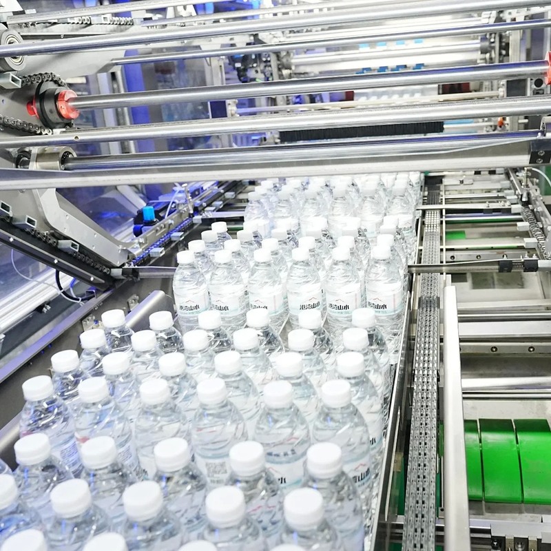 Automatyczna maszyna do pakowania folii PE o pojemności od 12 000 do 48 000 butelek na godzinę i otwartej konstrukcji z obu końców