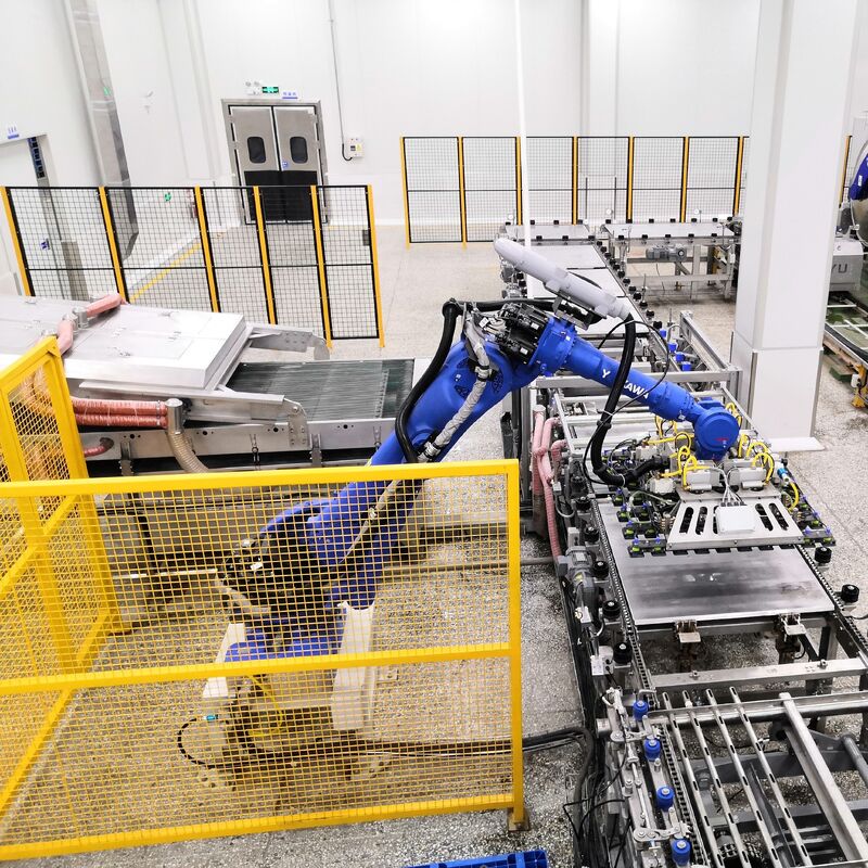 Fully Automatic Sterile Packaging Line with ISO 5 to ISO 8 Cleanroom and 6,000-48,000 bottles/hour Output