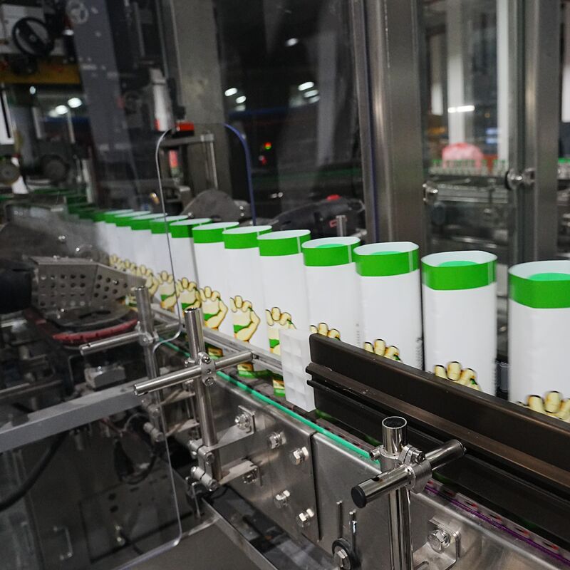 High-Speed Automatic Sleeve Labeling Machine with 600 Bottles/Minute Capacity and ≥99.9% Qualified Rate - Integrated Shrink Tunnel