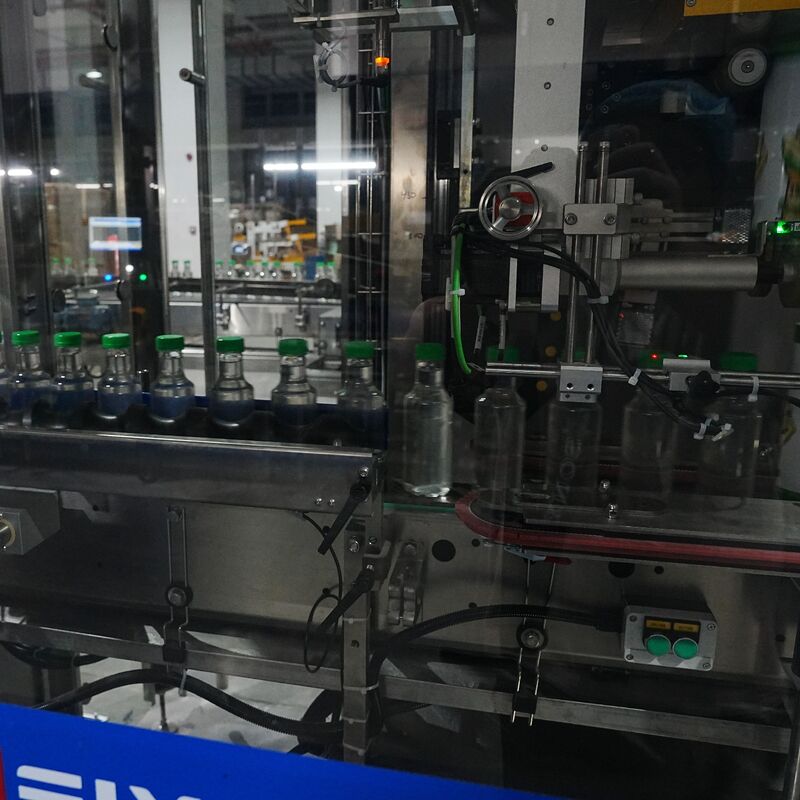 High-Speed Sleeve Labeling Machine with 600 Bottles/Minute Capacity and ≥99.9% Qualified Rate Featuring 5th Gen Motion Control
