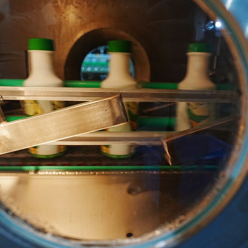 High-Speed Sleeve Labeling Machine with 600 Bottles/Minute Capacity and ≥99.9% Qualified Rate Featuring 5th Gen Motion Control