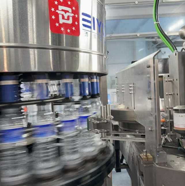Rotary Hot Melt Glue Labeling Machine for Pet Bottles 28000BPH Automatic Bottle Labeler 262R12HS